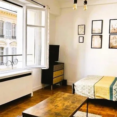 Calme Hyper Centre *