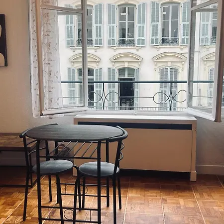 Calme Hyper Centre ניס